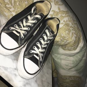 black & white converse.